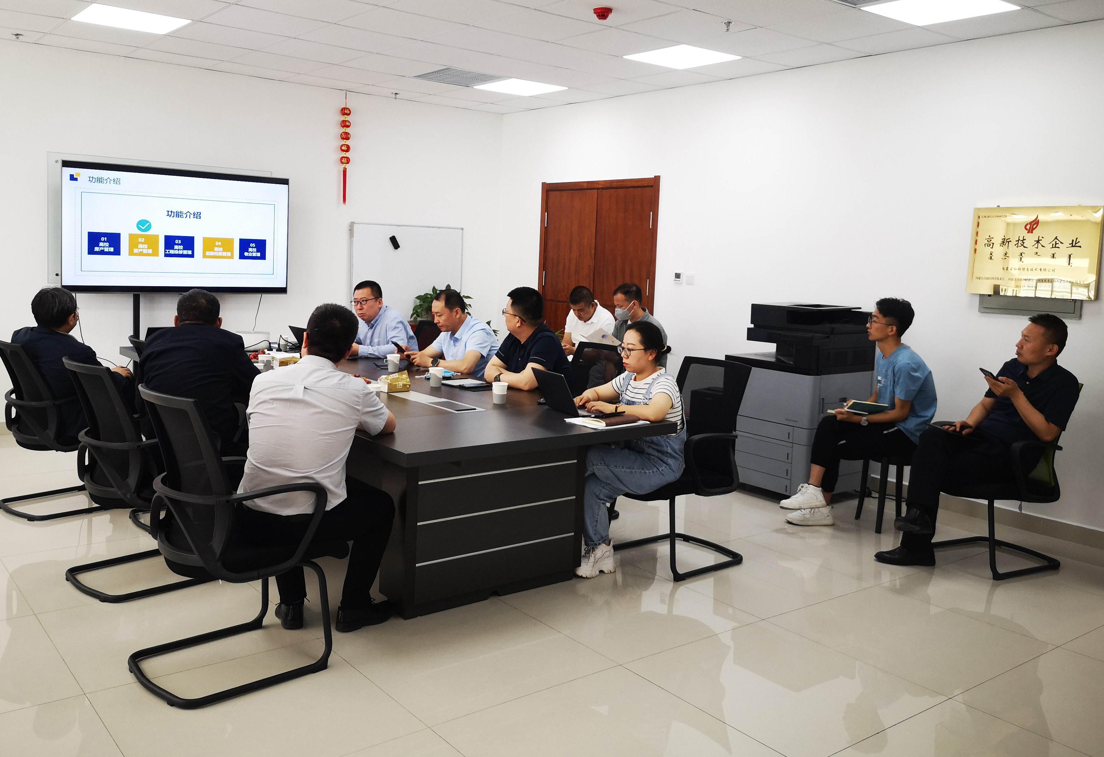 呼和浩特民族學(xué)院領(lǐng)導(dǎo)一行蒞臨和利集團(tuán)考察交流